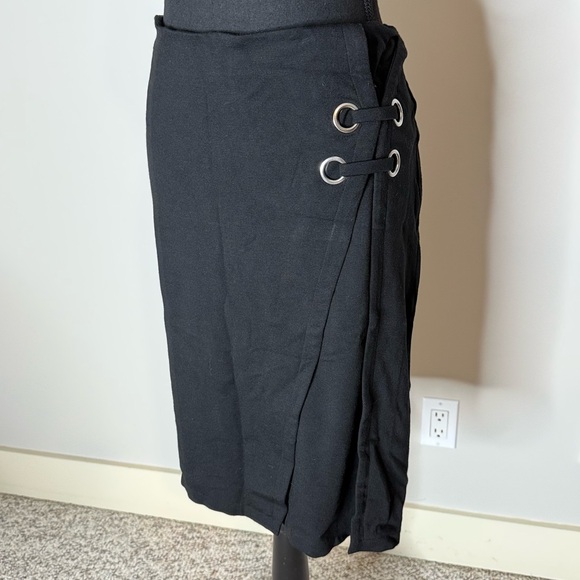 KATIES Black Plus Size Jersey Knit Skirt Metal Grommet Details Size 2XL - Picture 7 of 11